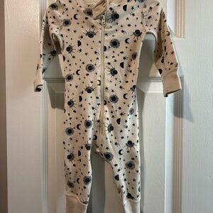 Hanna Andersson Cream and Black Starry baby layette